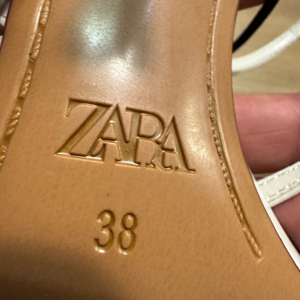 NWT Zara white Strappy Kitten Heel Sandals with multiple buckles - Picture 9 of 9